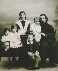 Диакон Вячеслав Луканин с детьми